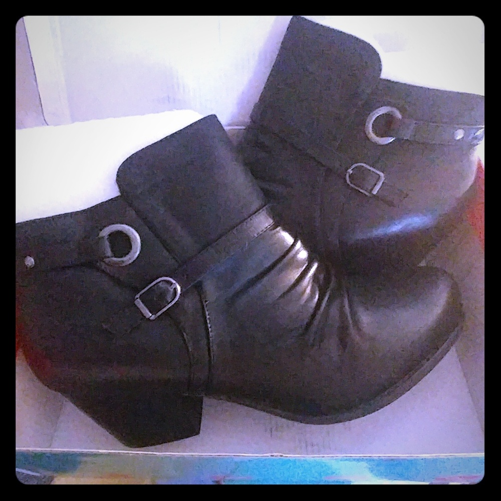 Stacked Heel Zip Bootie